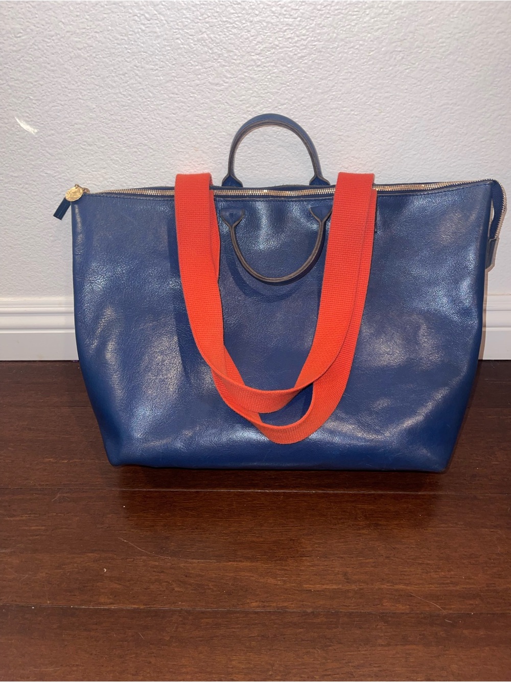 clare v blue zipper tote witn red handles 🇫🇷🇺🇸
